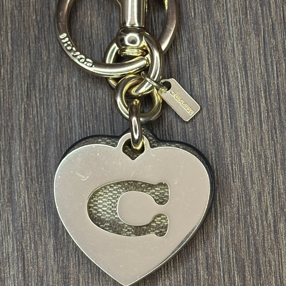 Coach 91478 Signature Heart Keychain Bag Charm Gold C Logo Y2K Vintage - Picture 2 of 5